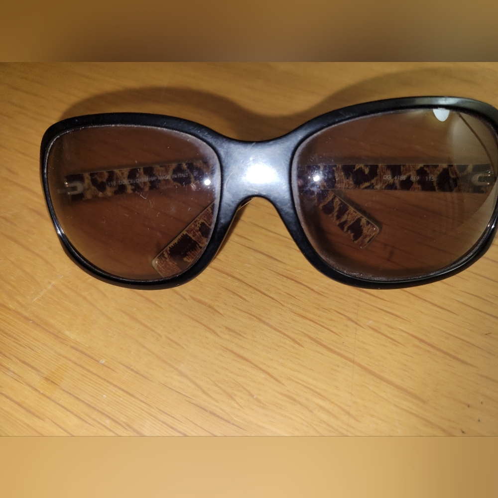 D&G Sunglasses in black w leopard inside - Picture 4 of 7